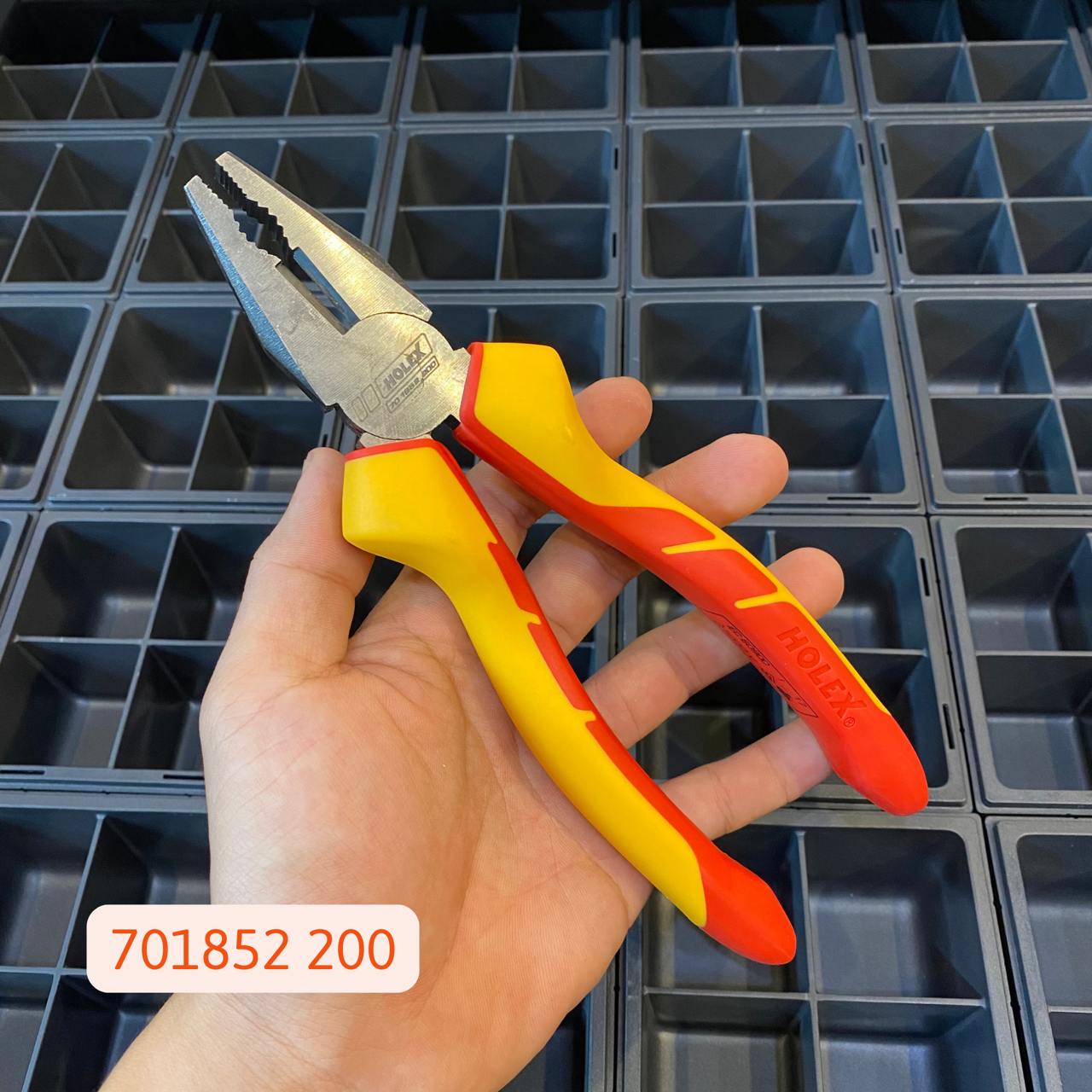 KÌM ĐA NĂNG CÁCH ĐIỆN 1000V HOLEX 701852 DÀI 200MM KÌM ĐA NĂNG CÁCH ĐIỆN 1000V HOLEX 701852 DÀI 200MM